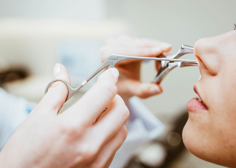 Remoção de Corpo Estranho (Ouvido, Nariz e Garganta)